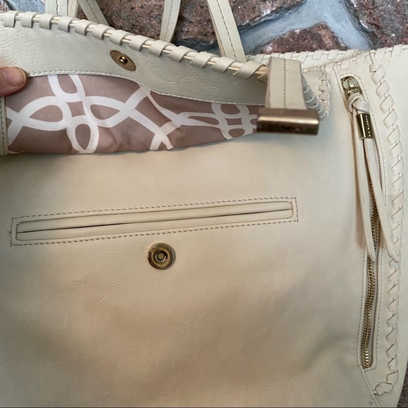 👜Big Buddha large cream faux leather shoulder bag. - Picture 5 of 9